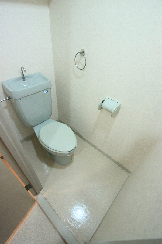 Toilet. ■ Same apartment It is similar to photo