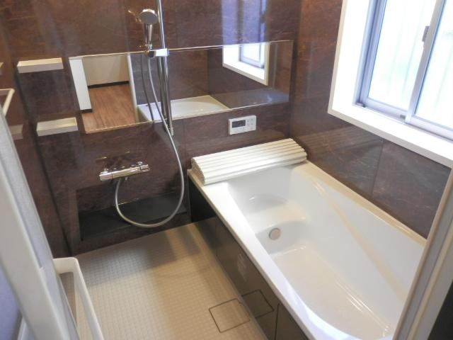 Bathroom. Local (11 May 2013) Shooting