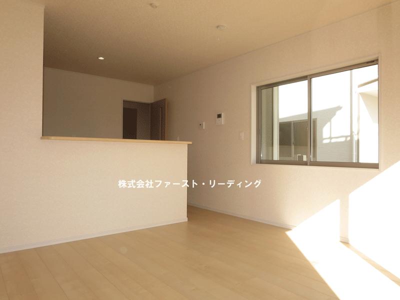 Living.  [1 Building] The window is a large open feeling is 13 quires LDK! (December 6, 2013) Shooting