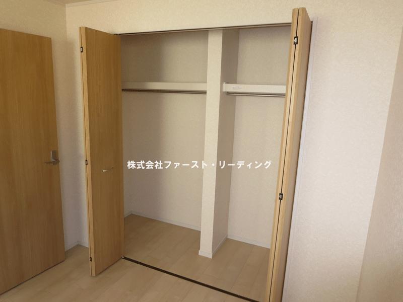 Non-living room. All room is with a closet! (December 6, 2013) Shooting