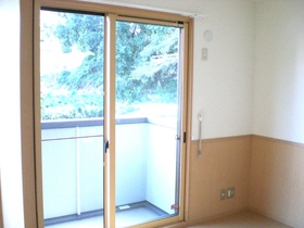 Living and room. There is a balcony