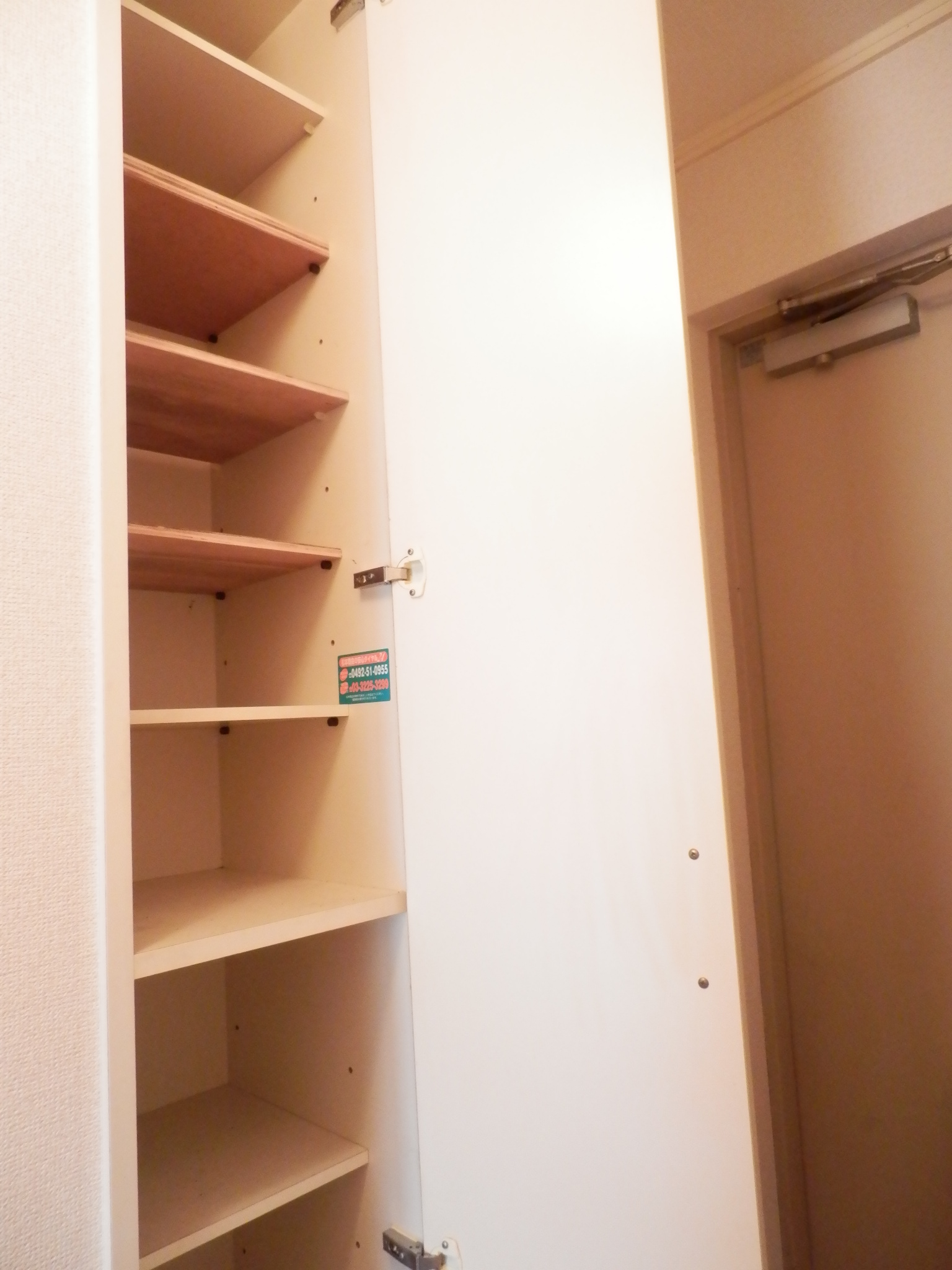 Receipt. There are shoes BOX.