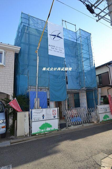 Local photos, including front road. Local (10 May 2013) Shooting