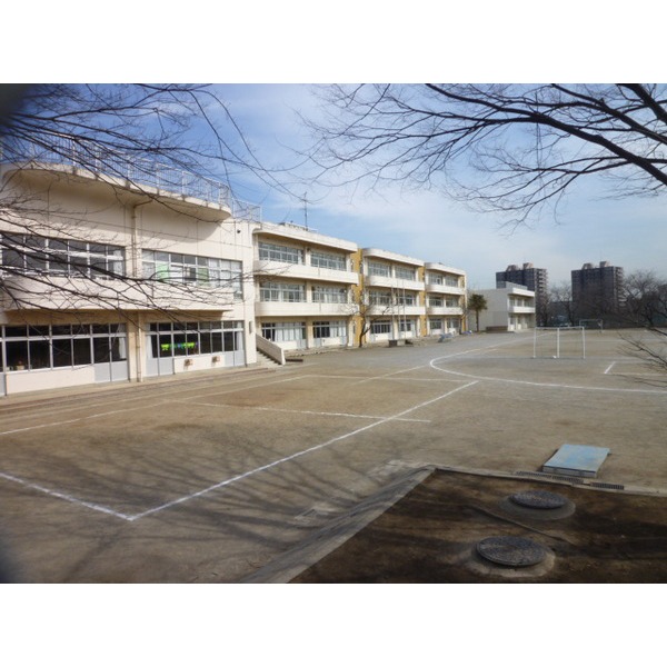 Primary school. 566m to Fujimi Municipal Hariya elementary school (elementary school)
