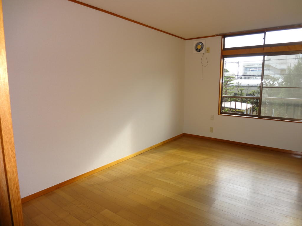 Living and room. 7.5 Pledge of Western-style