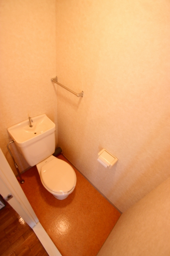 Toilet.  ■ Same apartment It is similar to photo