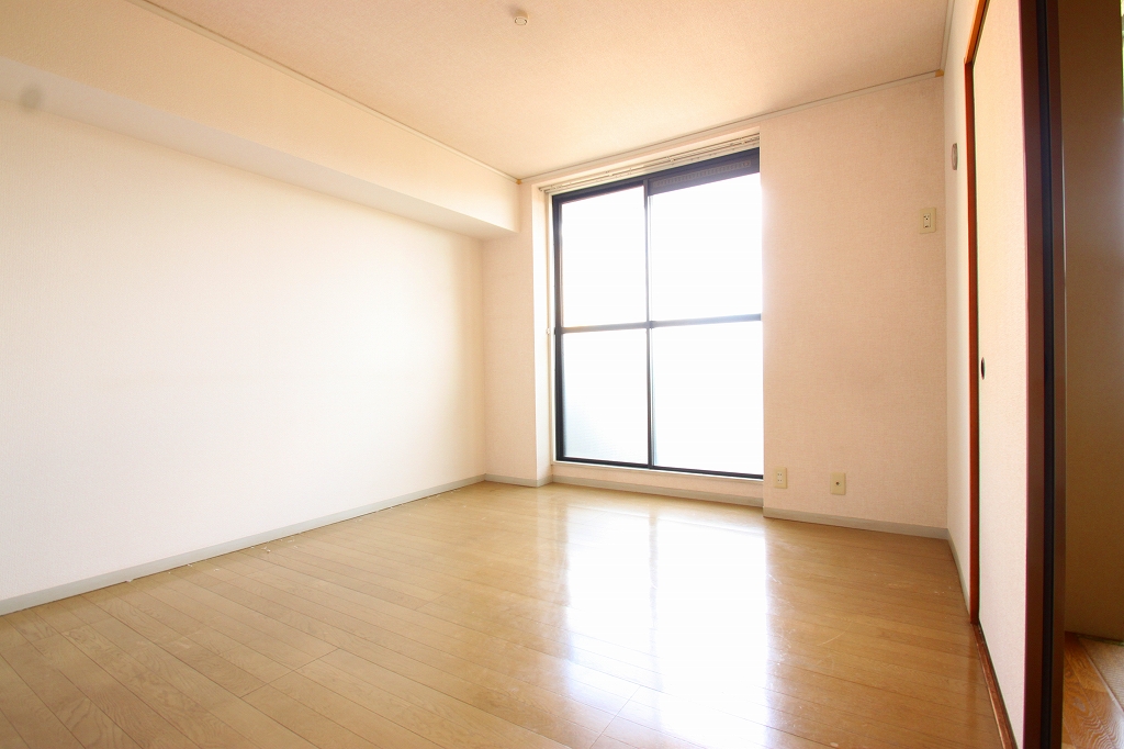 Other room space.  ■ Same apartment It is similar to photo
