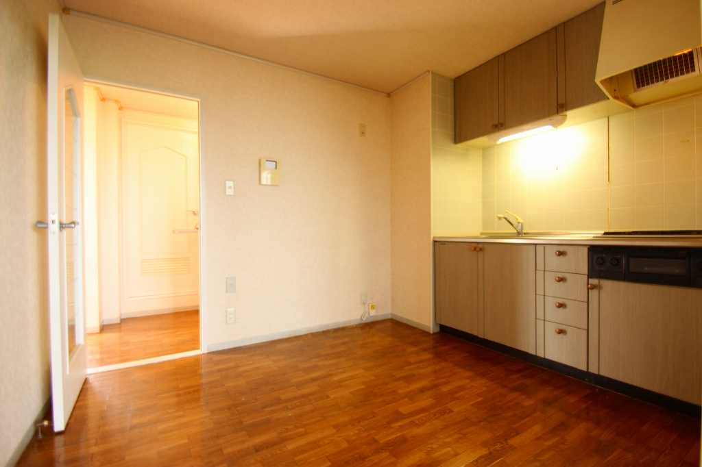 Living and room.  ■ Same apartment It is similar to photo