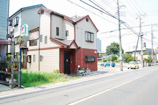 Local photos, including front road. Local (July 2012) shooting