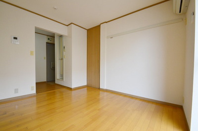 Other room space. This room, Naa wide