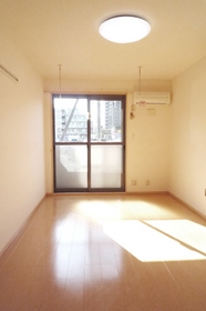 Living and room. Window → shutter shutters.