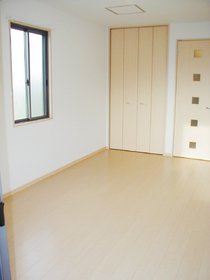 Living and room. Two-sided lighting per corner room.