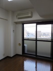 Living and room. Western 6.5 Pledge