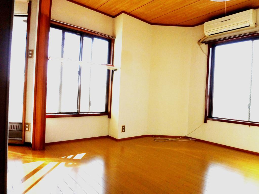 Living and room. It is air-conditioned