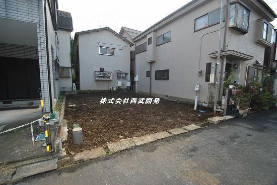 Local photos, including front road. Local (11 May 2013) Shooting