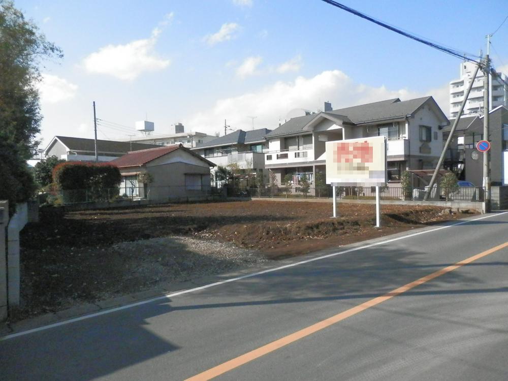 Local photos, including front road. Local (11 May 2013) Shooting