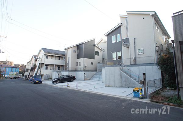 Local photos, including front road. Local (12 May 2013) Shooting