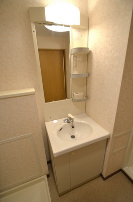 Washroom. Independent wash basin