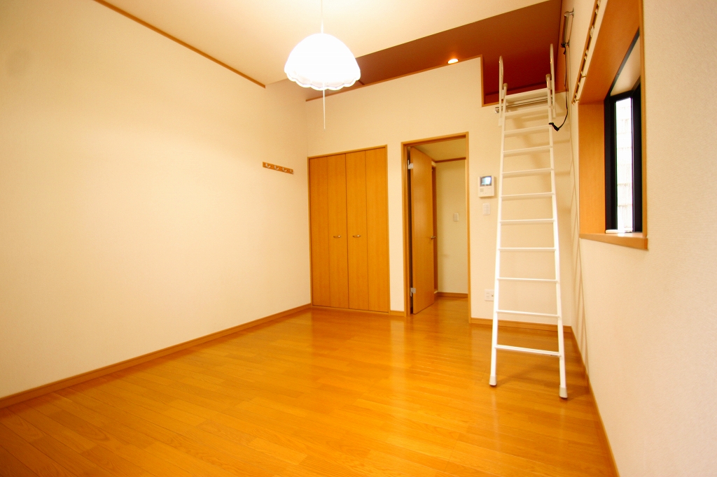 Living and room. ■ Same apartment It is similar to photo