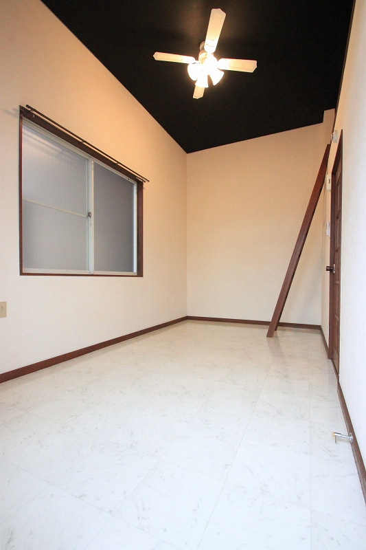 Living and room.  ■ Lofted property is the height of the ceiling also charm