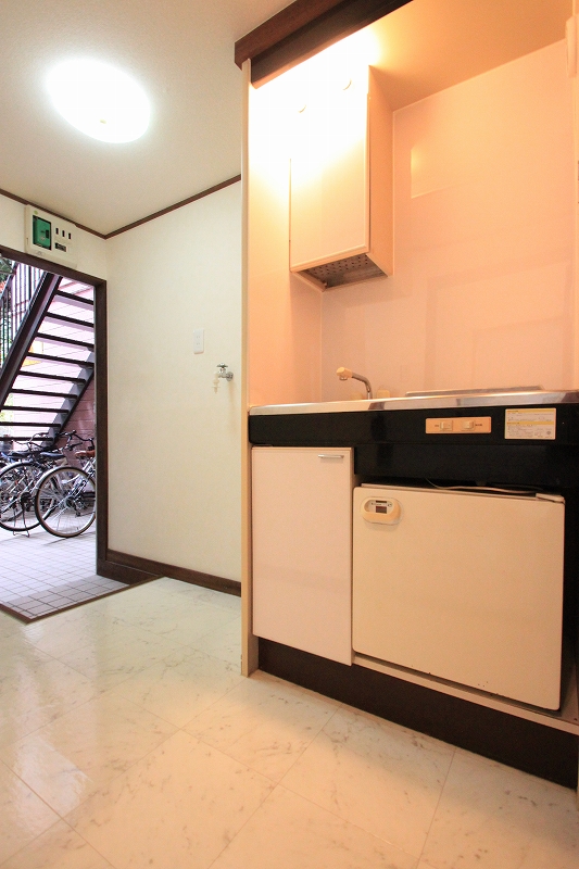 Other room space.  ■ Mini-kitchen with refrigerator