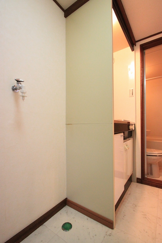 Washroom.  ■ Washing machine storage in the kitchen next to