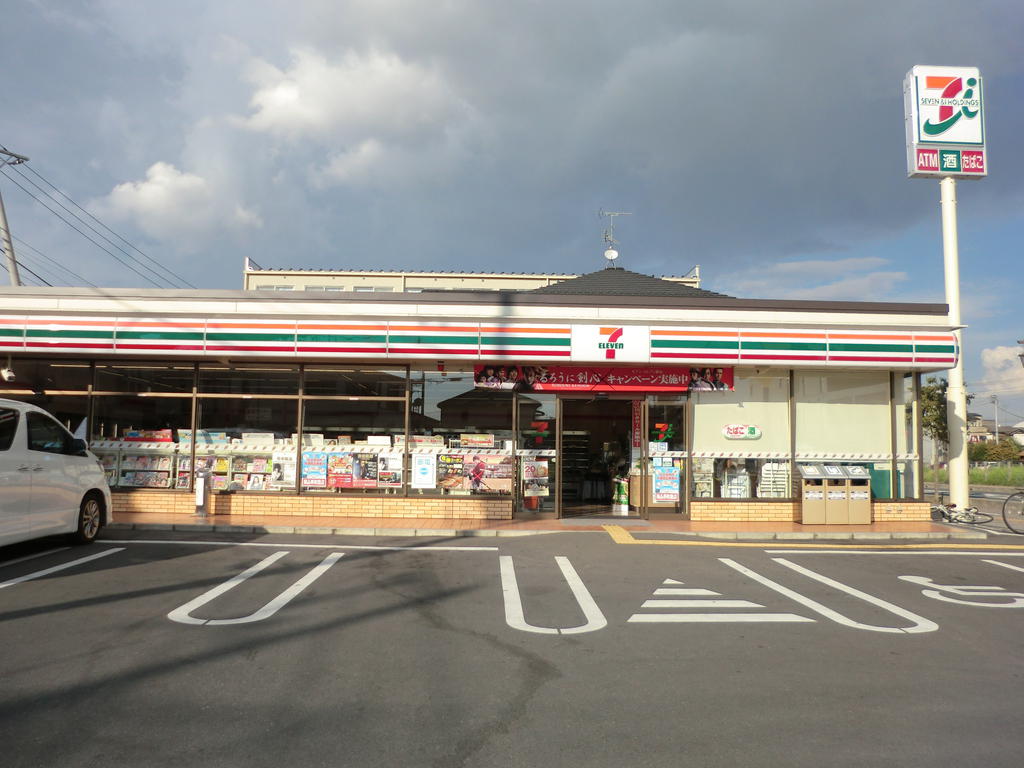 Convenience store. 180m to Seven-Eleven (convenience store)