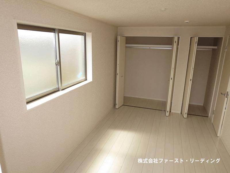 Non-living room. All room with closet (same specification equipment)