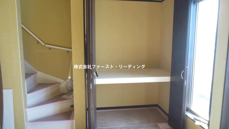 Other introspection. In the woodwork (11 May 2013) Shooting