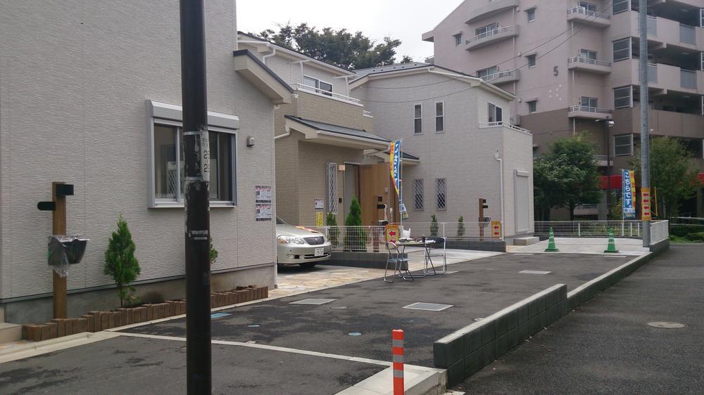 Local photos, including front road. Local (10 May 2013) Shooting