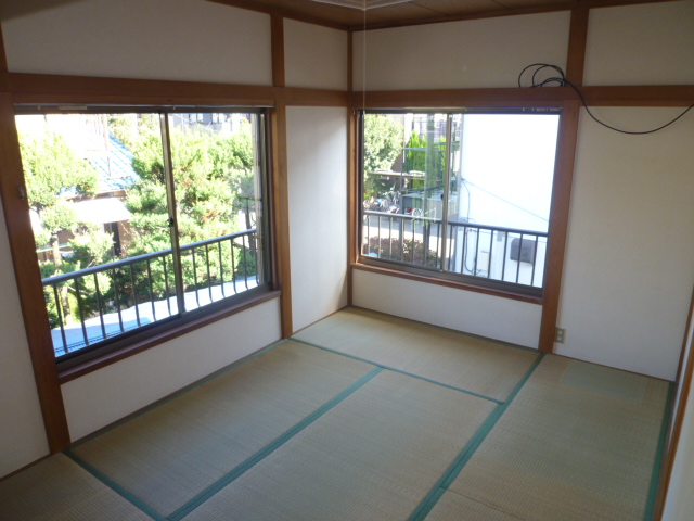 Other room space. Same property, It is a photograph of a different type of room