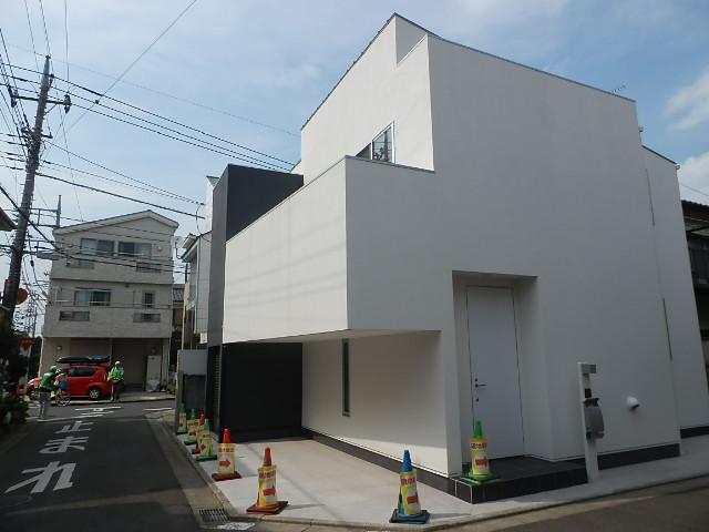 Local photos, including front road. Local (July 2013) Shooting