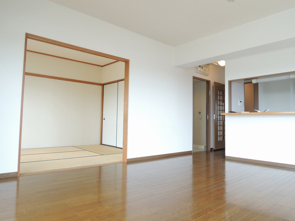 Living and room. Spacious living