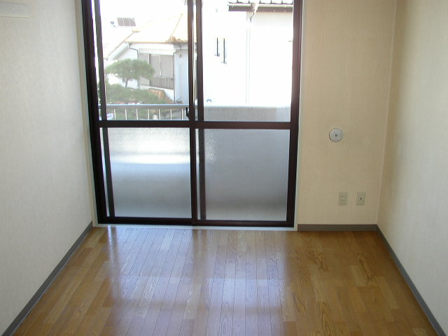 Living and room. Same property, Is another of the room. 