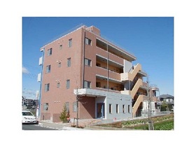 Building appearance. Auto-lock with a pet-friendly apartment