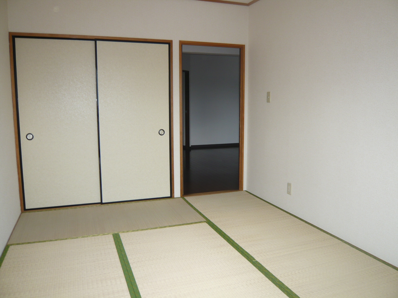 Living and room. ■ Same apartment It is similar to photo