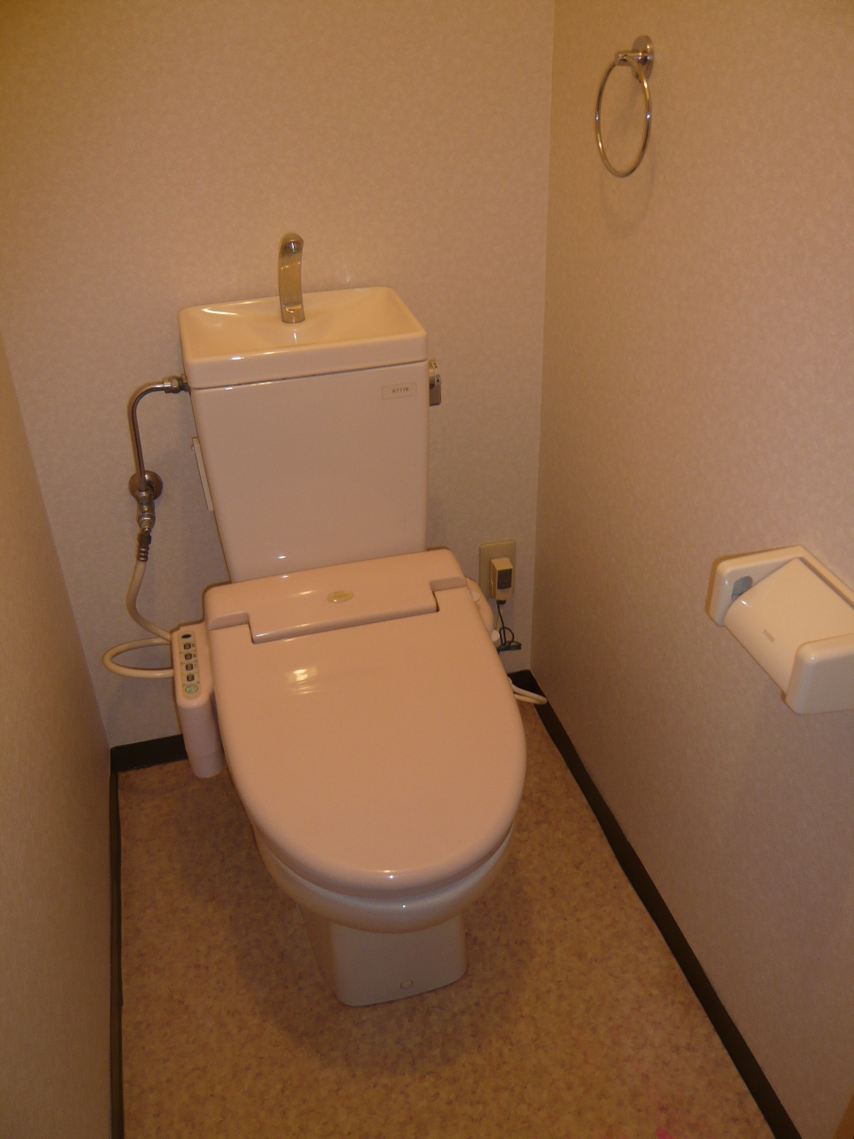 Toilet. ■ Same apartment It is similar to photo