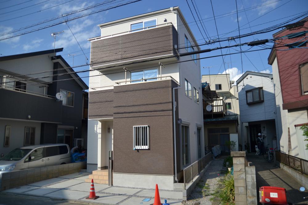 Building plan example (exterior photos). Reference: construction cases