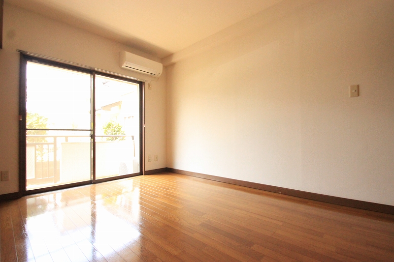 Other room space. ■ Same apartment It is similar to photo