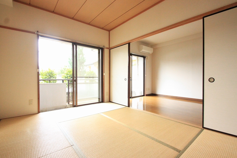 Other room space. ■ Same apartment It is similar to photo