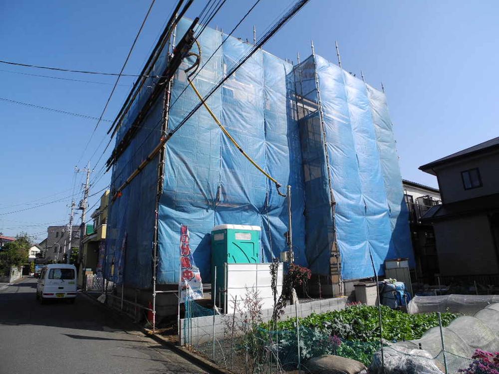 Local photos, including front road. Local (11 May 2013) Shooting