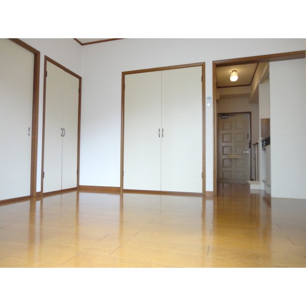 Living and room. 6.75 Pledge of spacious Western-style