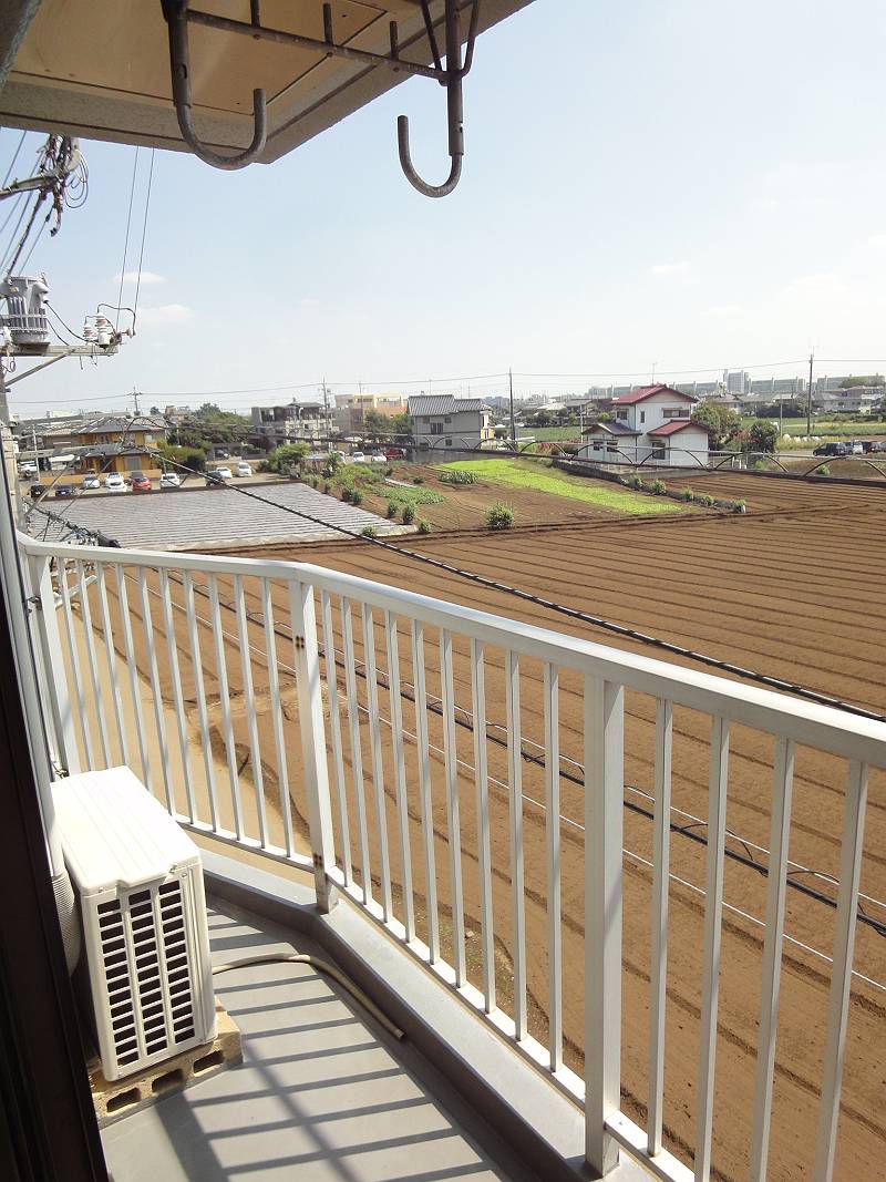 Balcony. View is good there is no building in front