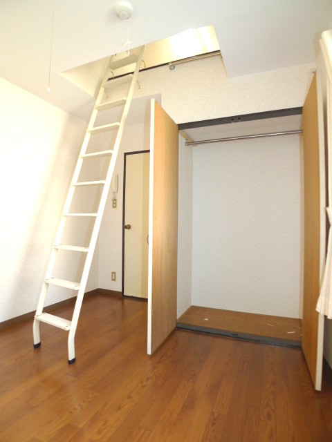 Receipt. Large closet