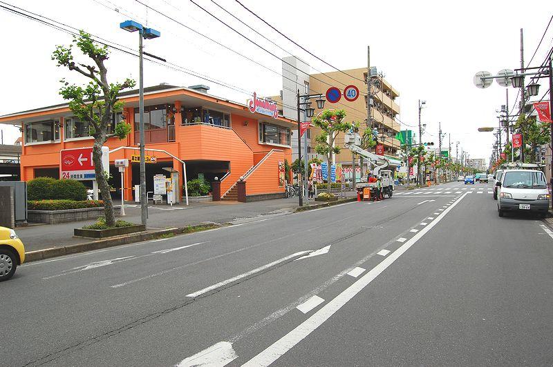 Streets around. 700m to around West Exit