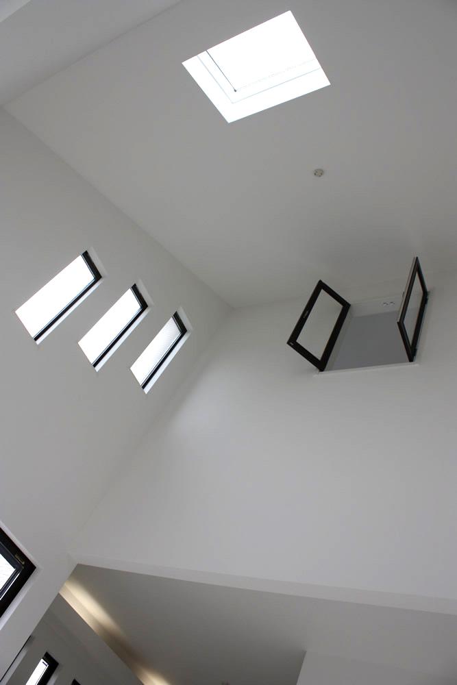 Other. The second model house indoor (July 2012) shooting ・ Living the top has become a slope ceiling, The window is located on the second floor of the living room. It becomes a bright and spacious space with a skylight.