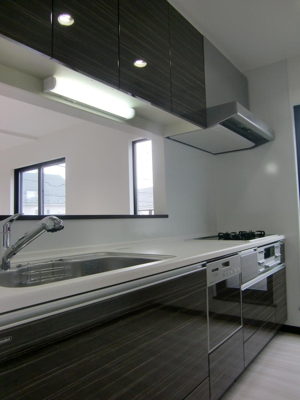 Kitchen. 5 Building Kitchen (2013 November shooting) System kitchen, With dishwasher, Flat range hood, 3-neck is a stove.