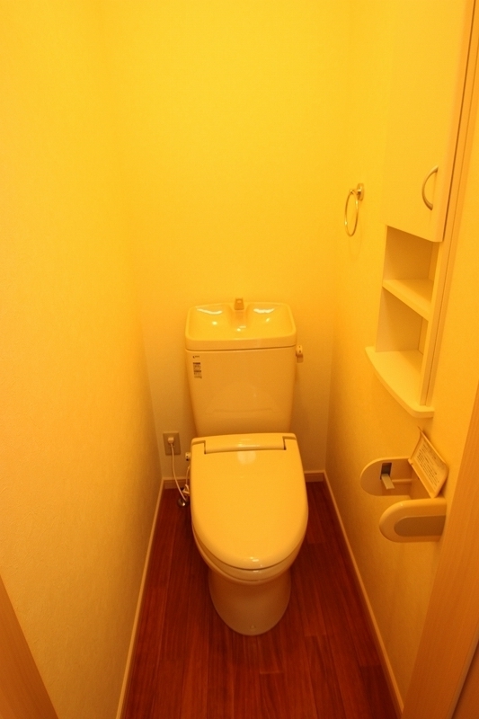 Toilet. ■ Same apartment It is similar to photo