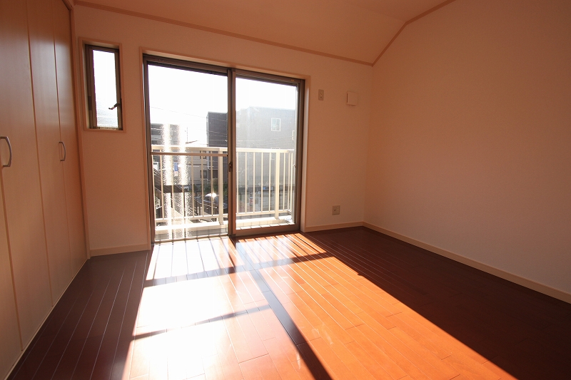 Living and room. ■ Same apartment It is similar to photo