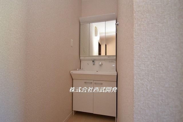 Wash basin, toilet. Indoor (September 2013) Shooting